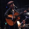 Sandhy Sondoro Hibur Penonton Monkey Lada Festival