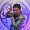 Gading Marten Raih Piala 'Presenter Paling Ngetop' SCTV Awards 2015