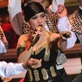 Syahrini Meriahkan Panggung SCTV Awards 2015