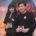 Titi DJ dan Yovie Widianto Saat Launching Album 'Titi in Love with Yovie'