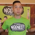 Ernest Prakasa di Konferensi Pers Film 'Ngenest'