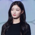 Kim Yoo Jung Raih Piala Ten Star Awards