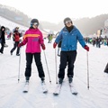Cerianya Glenn Alinskie dan Chelsea Bermain Ski Es di Korea Selatan