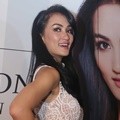 Atiqah Hasiholan di Peluncuran Produk Makarizo