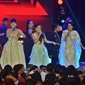 Trio Cecepy (Zaskia, Ayu Ting Ting dan Julia Perez) Goyang Panggung Dahsyatnya Awards 2016