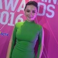 Zaskia Hadir di Infotainment Awards 2016