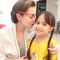 Rianti Cartwright Cium Mesra Nicole Elizabeth Rossi