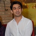 Reza Rahadian Hadiri Konferensi Pers Film 'Rudy Habibie'