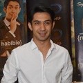 Reza Rahadian Hadiri Konferensi Pers Film 'Rudy Habibie'