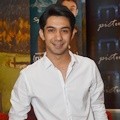 Reza Rahadian Hadiri Konferensi Pers Film 'Rudy Habibie'