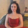 Zaskia Ditemui Saat Syuting Video Klip 'Bang Ojek'