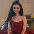 Zaskia Ditemui Saat Syuting Video Klip 'Bang Ojek'