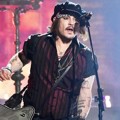 Penampilan Johnny Depp di Grammy Awards 2016