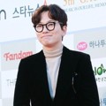 Lee Dong Hwi di Red Carpet Gaon Chart K-Pop Awards 2016