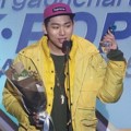 Zico Raih Piala Artist of the Year - November