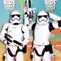 Stormtrooper Meriahkan Red Carpet Kids' Choice Awards 2016