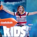 Amy Poehler Raih Piala Favorite Voice From an Animated Movie