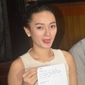 Zaskia Gelar Konferensi Pers