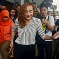 Dewi Rezer di Sidang Cerai Perdana
