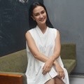 Atiqah Hasiholan Hadiri Syukuran Film 'Wonderful Life'