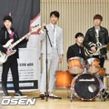 Manager Shin Suk Ho Bersama Band Bentukannya