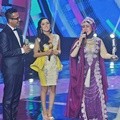 Elvy Sukaesih Raih Penghargaan Lifetime Achivement 2016