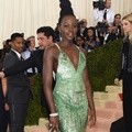 Lupita Nyong'o Datang dengan Tatanan Rambut Mencengangkan