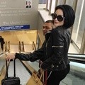 Raul Lemos dan Krisdayanti Saat Tiba di Bandara Los Angeles