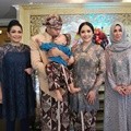 Raffi, Rafathar dan Nagita Bersama Mama Rieta dan Mama Amy
