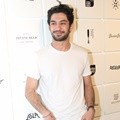 Reza Rahadian di Konferensi Pers Pementasan 'Bunga Penutup Abad'