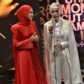 Dewi Sandra dan Zaskia Adya Mecca di Indonesia Movie Actors Awards 2016