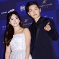 Song Hye Kyo dan Song Joong Ki di Red Carpet Baeksang Art Awards 2016