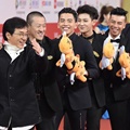 Aksi Jackie Chan dan Pendukung Film 'Railroad Tigers' di Shanghai International Film Festival 2016