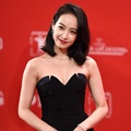 Victoria f(x) Dibalut Gaun Rancangan Alexis Mabille