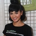 Andien di Konferensi Pers Aksi Sosial 'BerSHOEkur'
