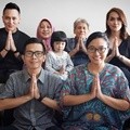 Keluarga Demian Aditya dan Sara Wijayanto Posenya Kompak!