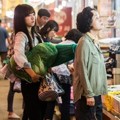 Yoo Hye Jung Saat Menemani  Neneknya Ke Pasar