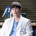 Yoon Kyun Sang Berperan Sebagai Dokter Jung Yoon Do
