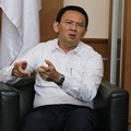 Basuki Tjahaja Purnama Saat Dikunjungi Pemain Film '3 Srikandi'
