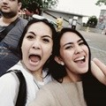 Selfie Heboh Nagita Slavina dan Kartika Putri