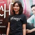 Tika Bravani Hadiri Konferensi Pers Film 'Athirah'