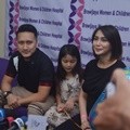 Arie Untung dan Fenita Arie Dikaruniai Anak Ketiga