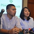 Chua Kotak dan Firmansyah Dikaruniai Anak Laki-Laki