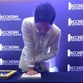 Jin Goo Berikan Hand of Fame