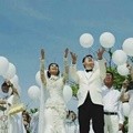 Asty Ananta dan Hendra Suyanto Melepas Sepasang Merpati