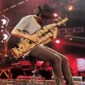 Ridho Slank dengan Alat Musik Tradisional Kalimantan