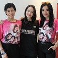 Media Visit Pemeran Film 'Pinky Promise' ke Kantor Redaksi WowKeren