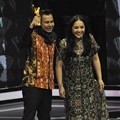 Raffi Ahmad Bawa Pulang Trofi Presenter Program Hiburan Terfavorit