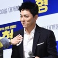 Jo Jung Suk di Press Conference Film 'Hyung'