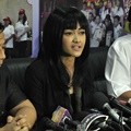 Julia Perez Resmi Minta Maaf pada Nikita Mirzani